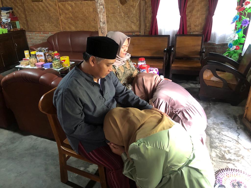 Makna Idul Fitri Bukan Hanya Sekedar Kembali ke Fitrah Namum Juga Sungkem