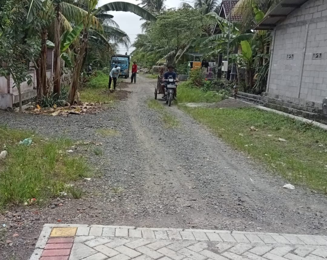 Pavingisasi Jalan MI Thoriqul Huda Sambimulyo Keselatan Dimulai