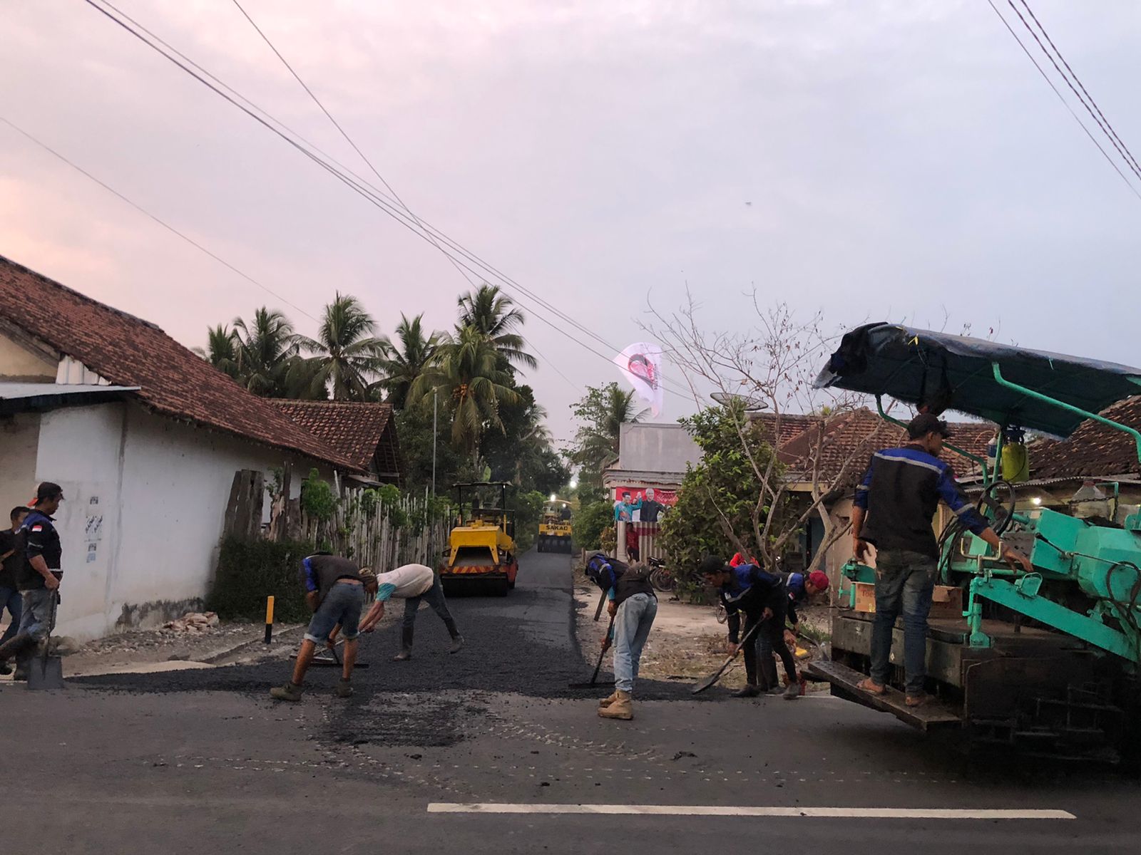 Hotmix-di-Dusun-Kedungrejo-Ajong-Ke-Barat-Selesai-Di-Kerjakan