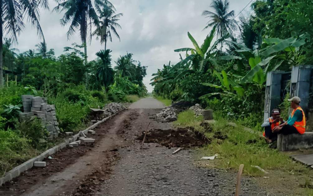 Lanjutan-Pavingisasi-Brak-Ketimur-Dimulai-Jalan-Sambimulyo---Bulurejo-Mulus