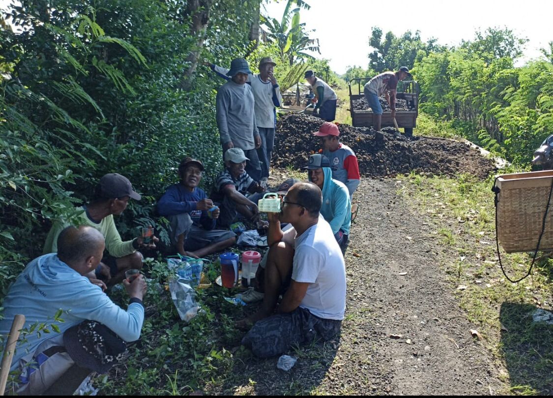 Gotong---Royong-Perbaikan-Jalan-Pertanian