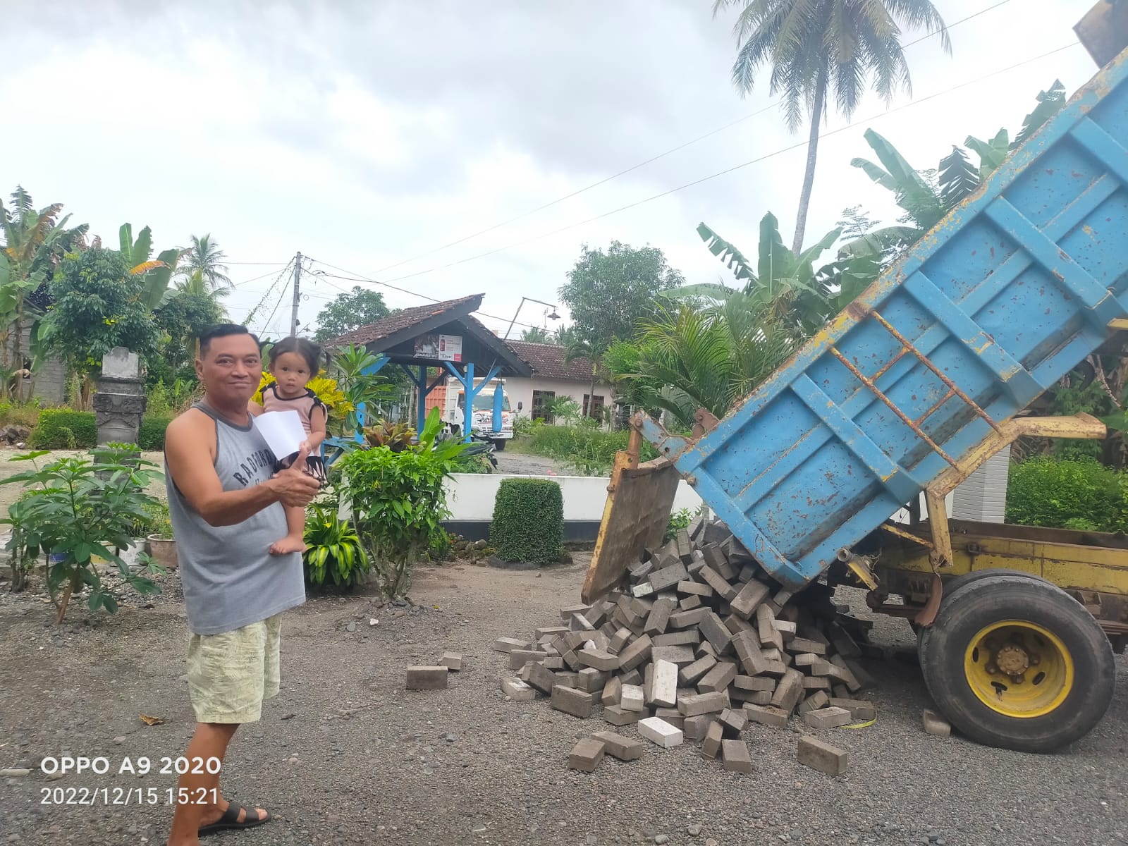 Droping-Paving-Terakhir-Dari-18-Titik-Pavingisasi-Di-Sambimulyo-