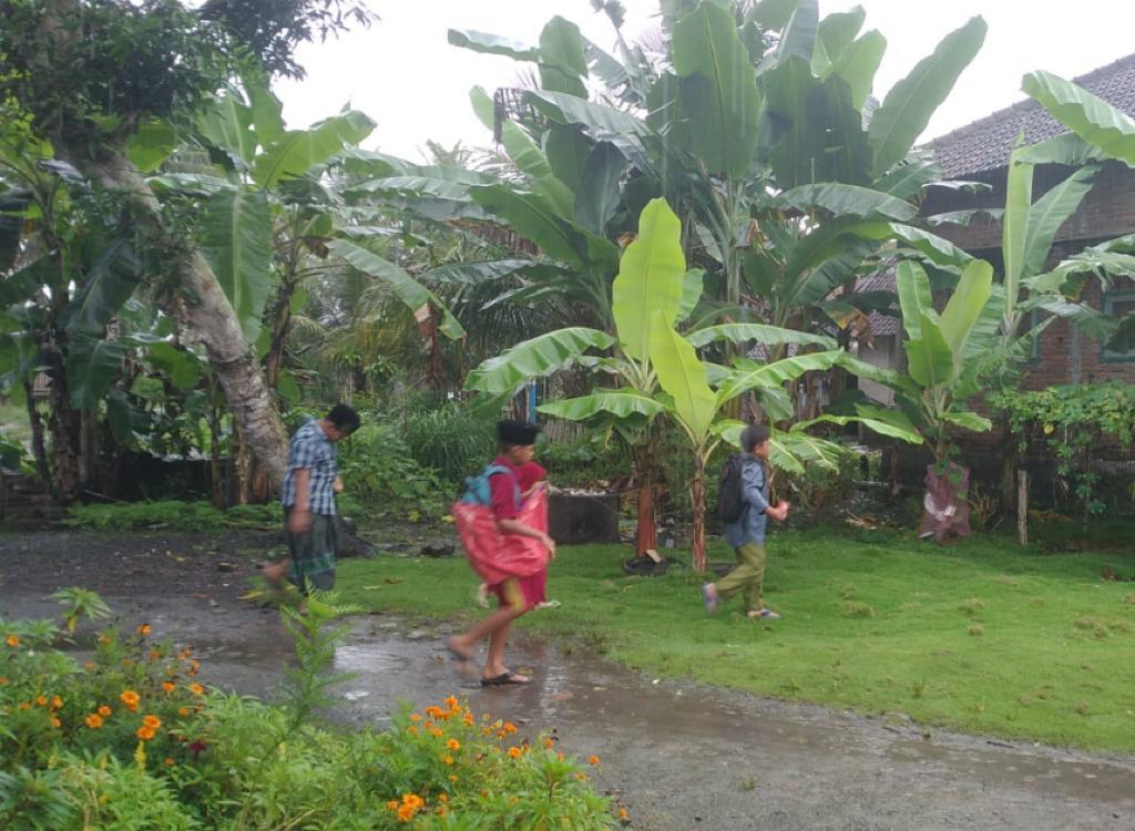 Antisipasi-Musim-Hujan-Tiba-Masyarakat-Desa-Sambimulyo-Dihimbau-Perhatikan-Kebersihan-Lingkungan