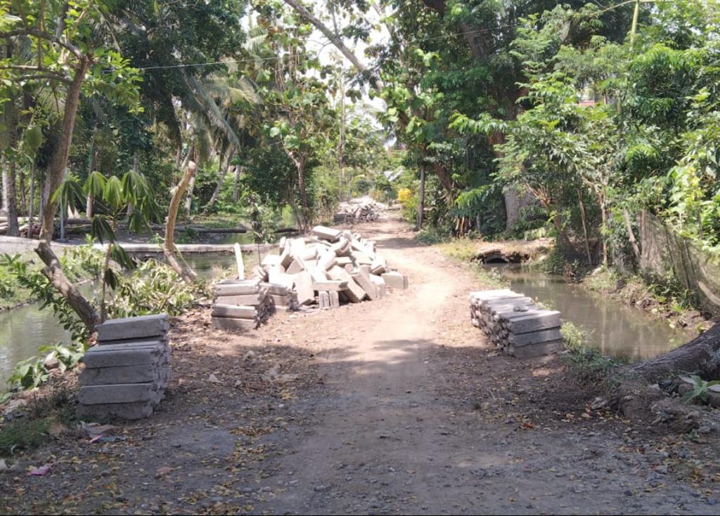 Dua-Lokasi-Proyek-Paving-Wilayah-Serut-Dan-Barat-Gotong---Royong-Dusun-Sambirejo-Mulai-Di-Kerjakan