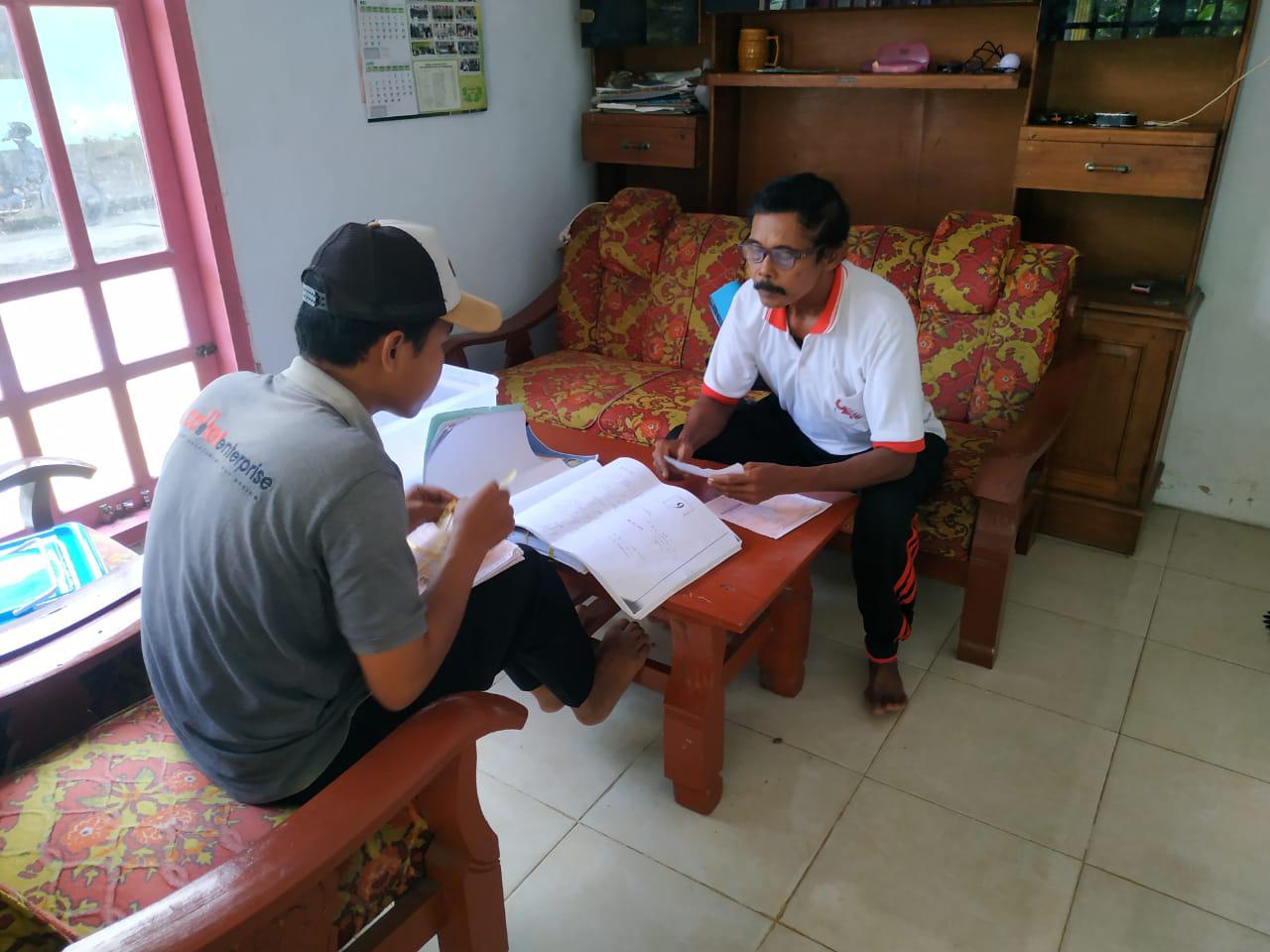 Kepala-Dusun-Sambirejo-Gusman-Wahyu-Wicaksono-Melaksanakan-Penarikan-PBB-P-2-Thn-2022