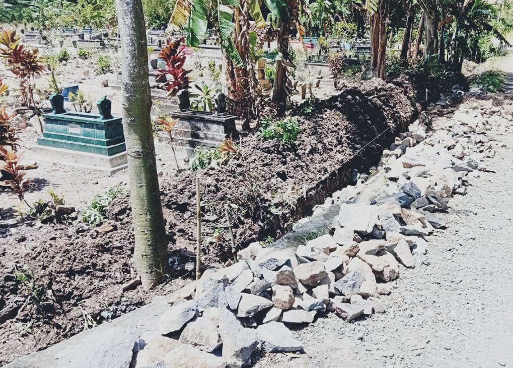 Plengsengan-TPU-Dusun-Sambirejo-Mulai-Di-Kerjakan