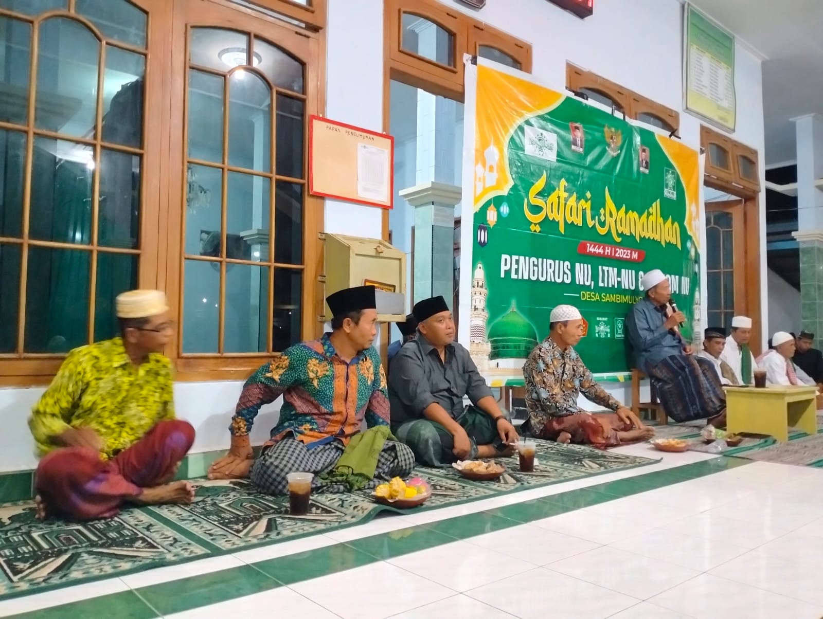 Safari-Ramadhan-Di-Masjid-Al-Manar,-KH.Moh-Syakur-Beri-Ijazah-Cara-Tanam-Cabe-Pada-Jamaah