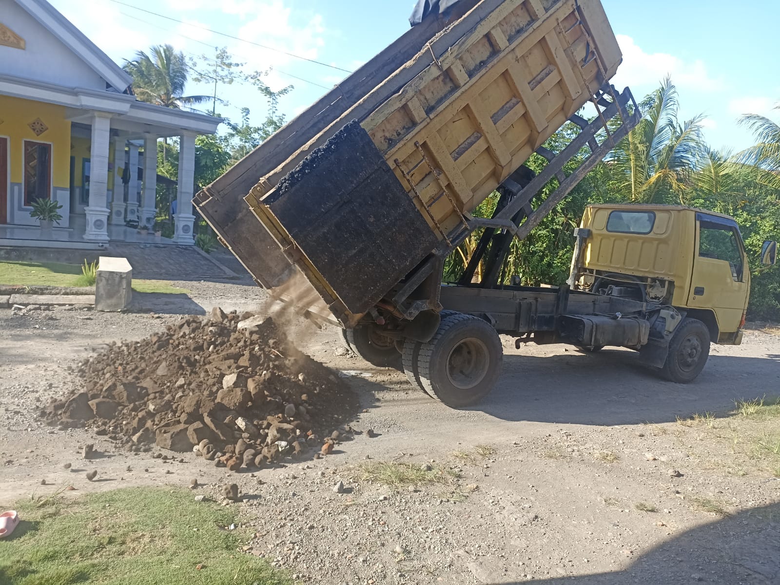 Grasakisasi-Untuk-Pengerasan-Jalan-Desa-Sambimulyo