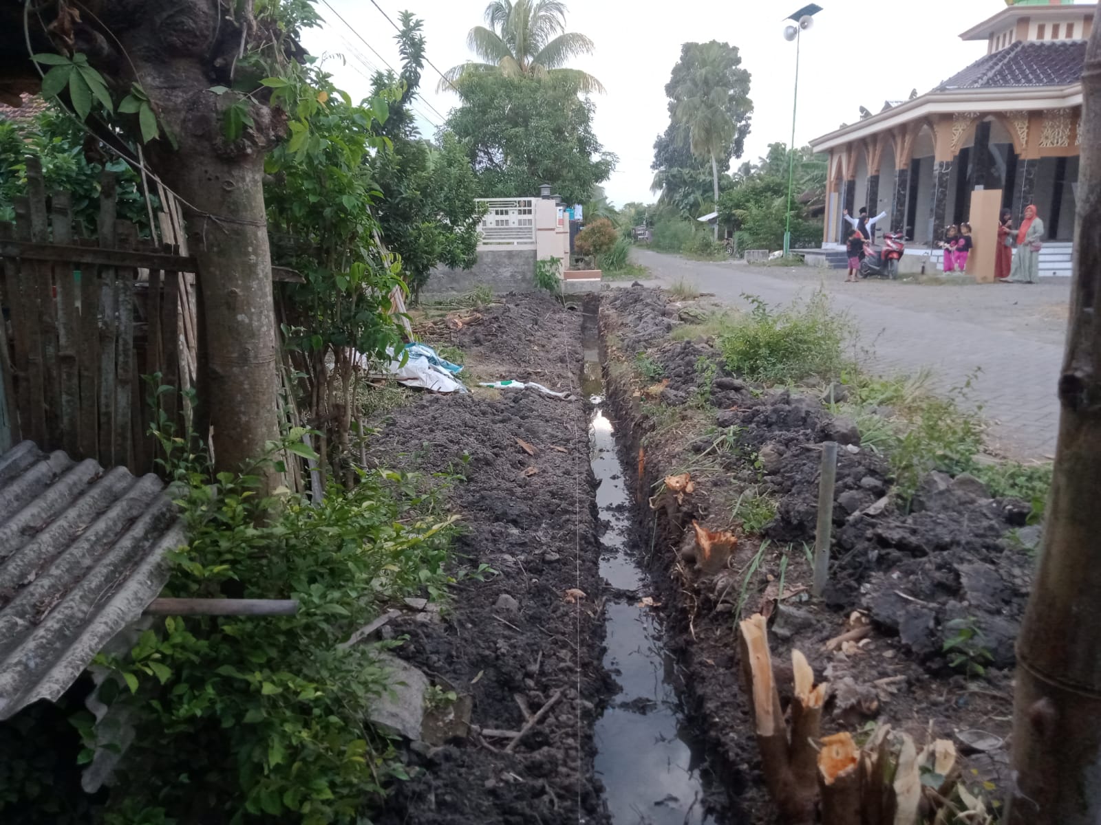 Proyek-Plengsengan-di-Dusun-Sambirejo-Batas-Ke-Barat-Mulai-Di-Kerjakan