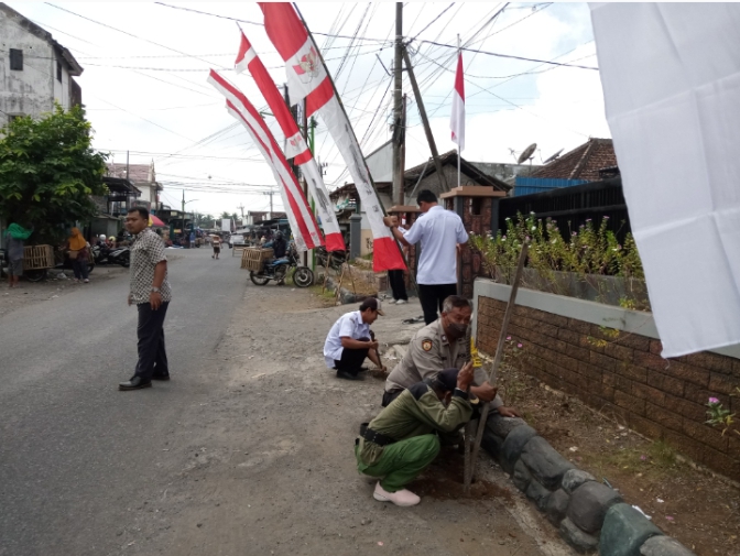 Pemdes-Sambimulyo-Kerja-Bakti-Pasang-Umbul---Umbul
