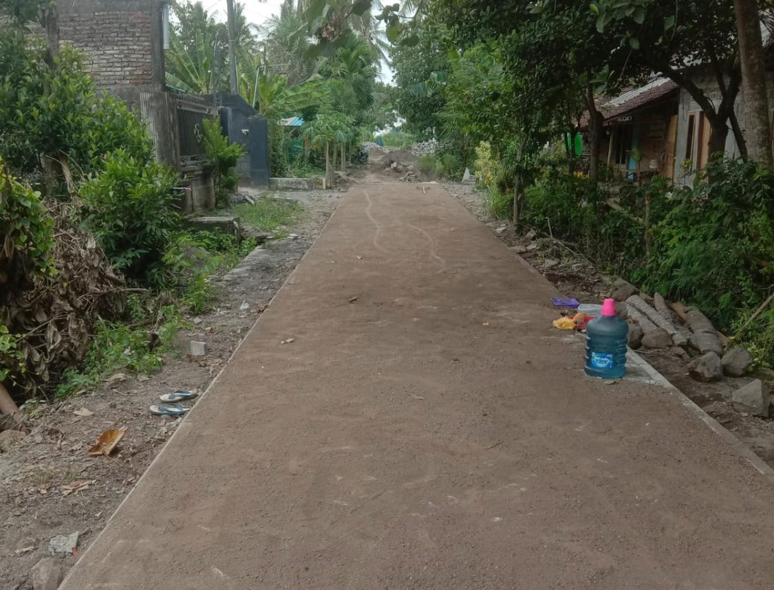 Warga-RT-4-RW-4-Dusun-Sambirejo-Ucapkan-Terima-Kasih-atas-Pavingisasi-Jalan-Pak-Syafaat