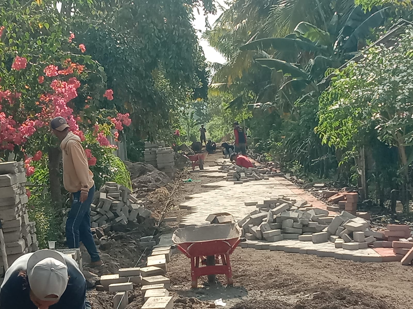 Lanjutan-Pavingisasi-Jalan-Kyai-Hanif-Dusun-Sambirejo-Tahap-Pengerjaan--