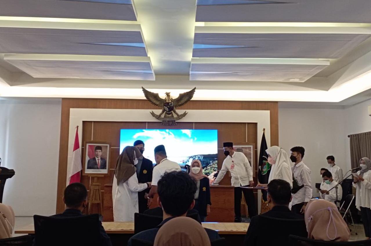 Bupati-Banyuwangi-Melepas-Mahasiswa-Kampus-Merdeka-Ke-Lokasi-Magang,-Salah-Satunya-Sambimulyo