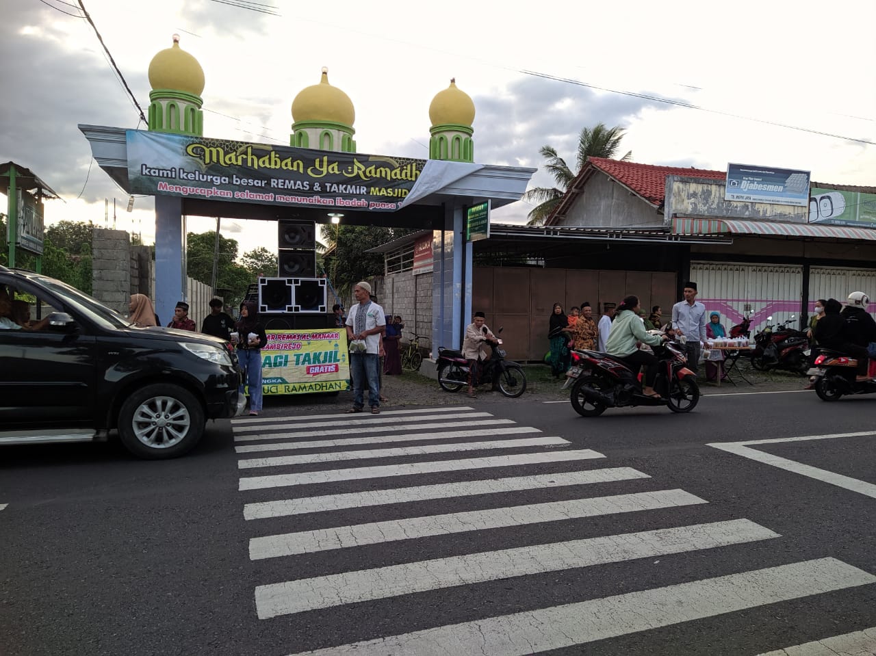 Remas-Al---Manar-Gelar-Bagi-Takjil-Yang-Kedua