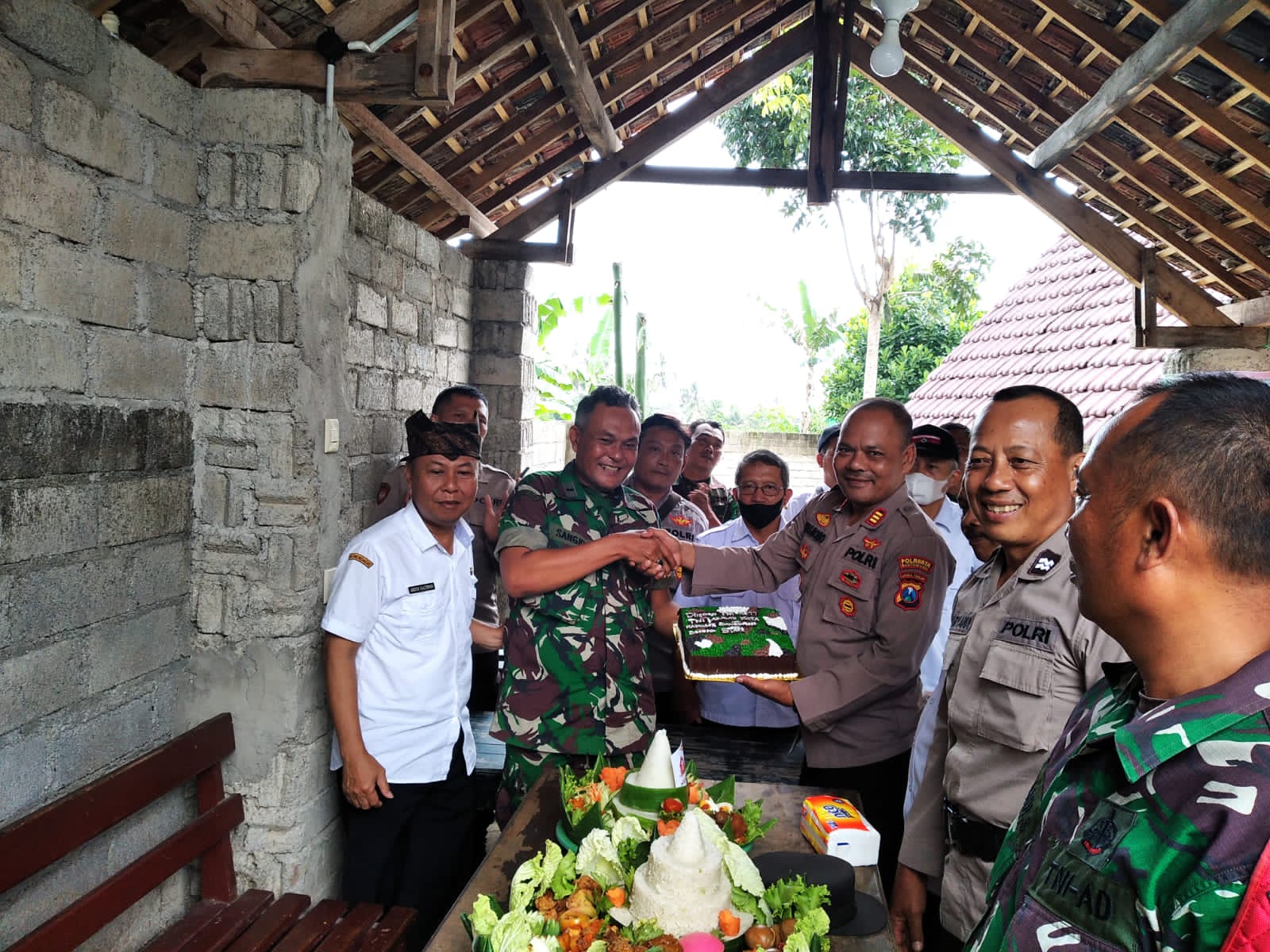 CAMAT-DAN-KAPOLSEK-IKUT-RAYAKAN-HUT-KE-77-TNI