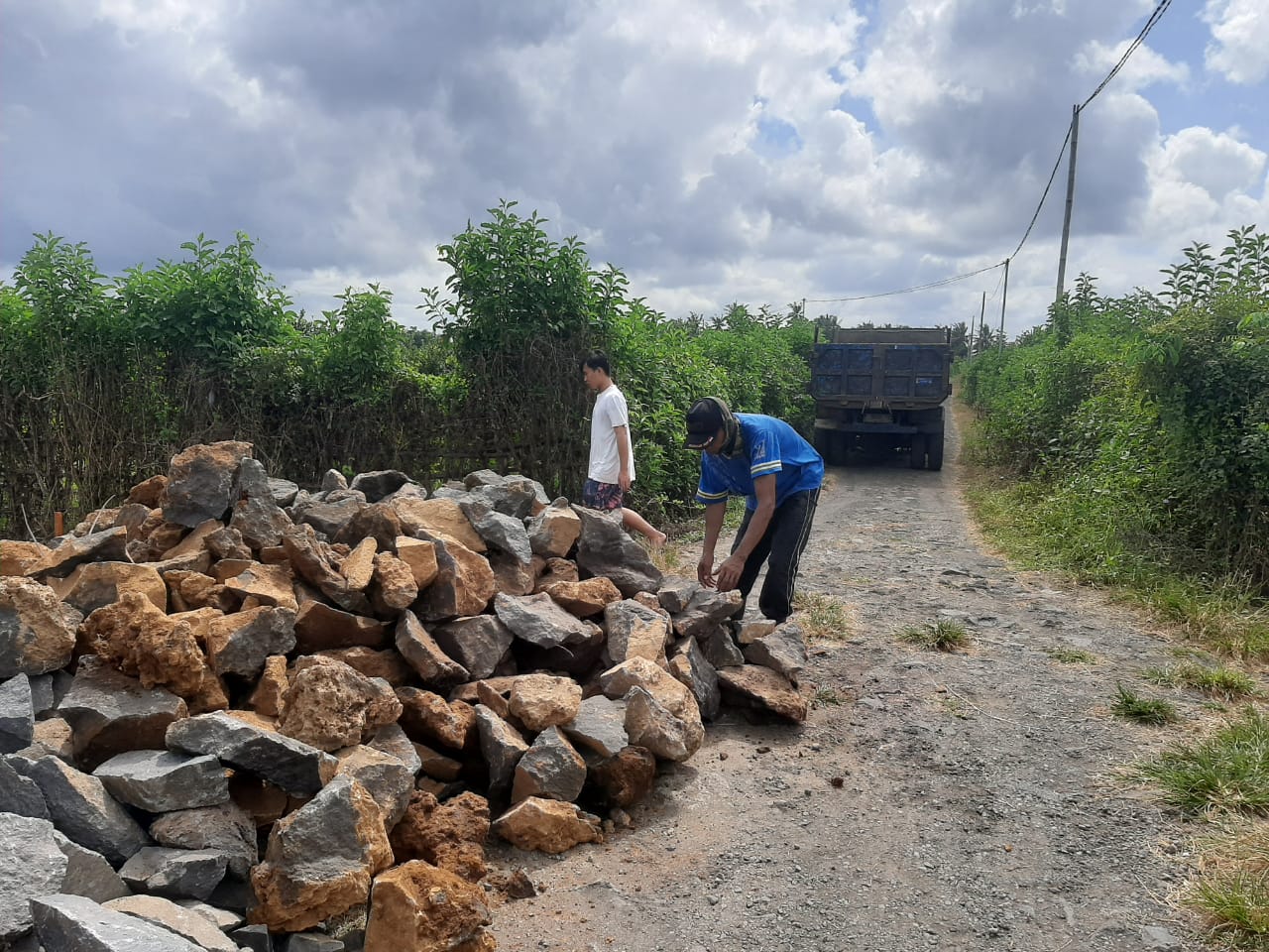 Pemdes-Sambimulyo-Mulai-Kerjakan-Plengsengan-di-Kelompok-Tani-Merpati-