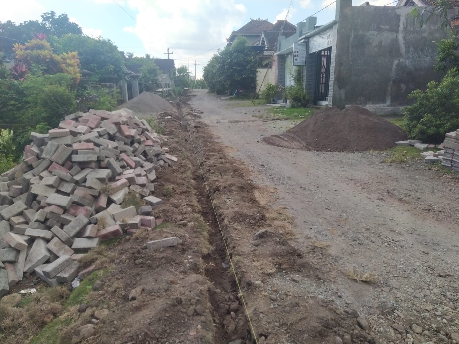 Proyek-Pavingisasi-di-Dusun-Sambirejo-Moyang-Kebarat-Dimulai