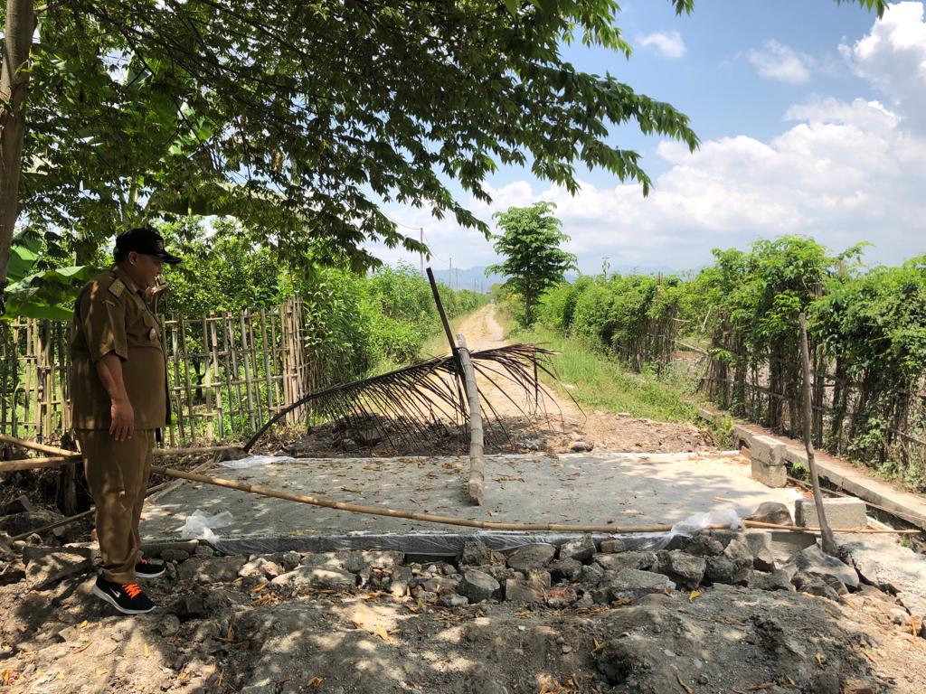 Plat-Duiker-Barat-SDN-2-Sambimulyo-Selesai-Dikerjakan-Bersama