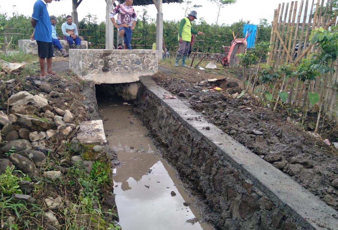 Proyek-Plengsengan-Kelompok-Tani-Walet-Selesai-100%-dengan-Anggaran-Dana-Desa-2024