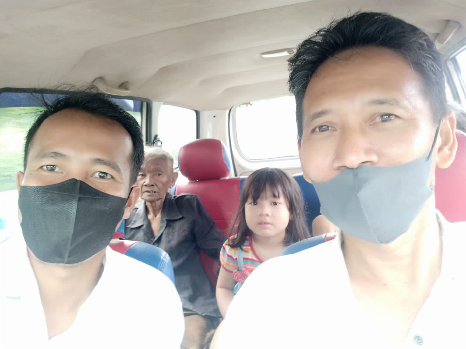 Program-Pemdes-Sambimulyo-Antar-Jemput-Lansia-Rekam-E-KTP