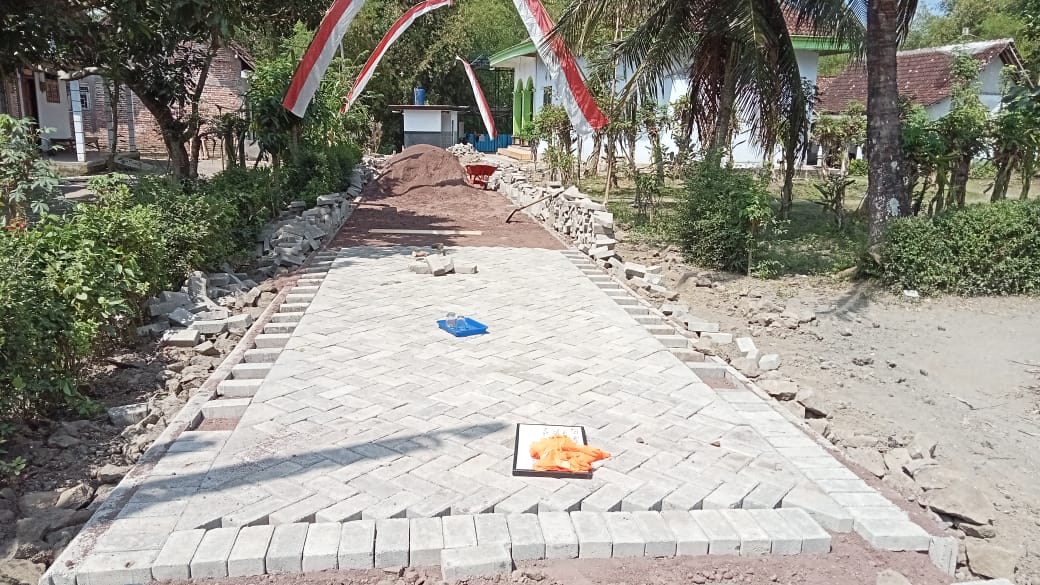 Pavingisasi-Wilayah-Barat-Gotong-Royong-Dusun-Sambirejo-Mulai-Dikerjakan