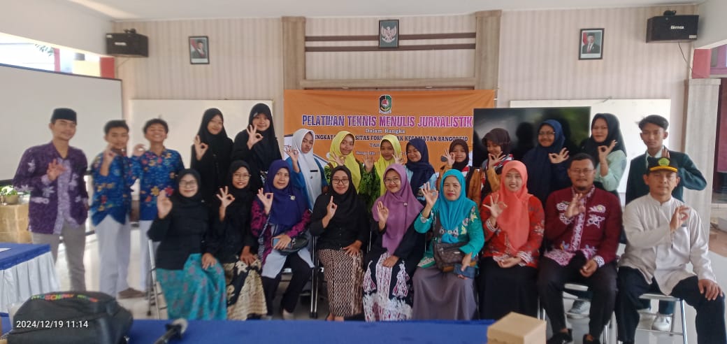 Pelatihan-Teknis-Menulis-Jurnalistik-Peningkatan-Kapasitas-Forum-Anak-Kecamatan-Bangorejo-Tahun-2024