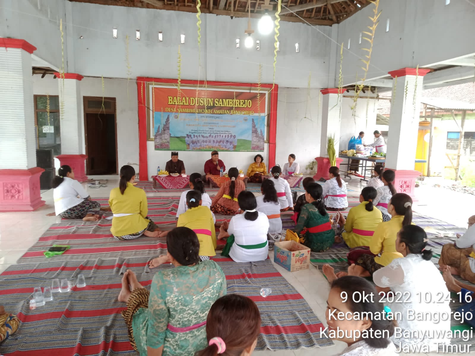 Kepala-Desa-Andik-Santoso-Menghadiri-Kegiatan-Pelatihan-Sarana-Dan-Upakara-WHDI-Sambimulyo