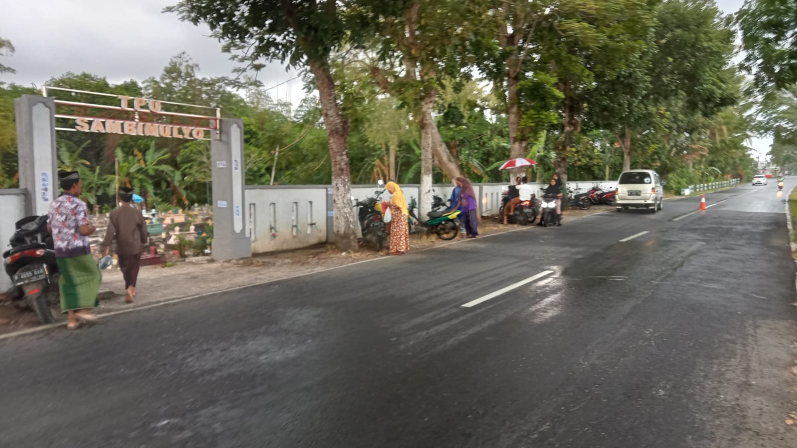 Mengintip-Tradisi-Nyekar-Warga-Sambimulyo-Jelang-Ramadhan