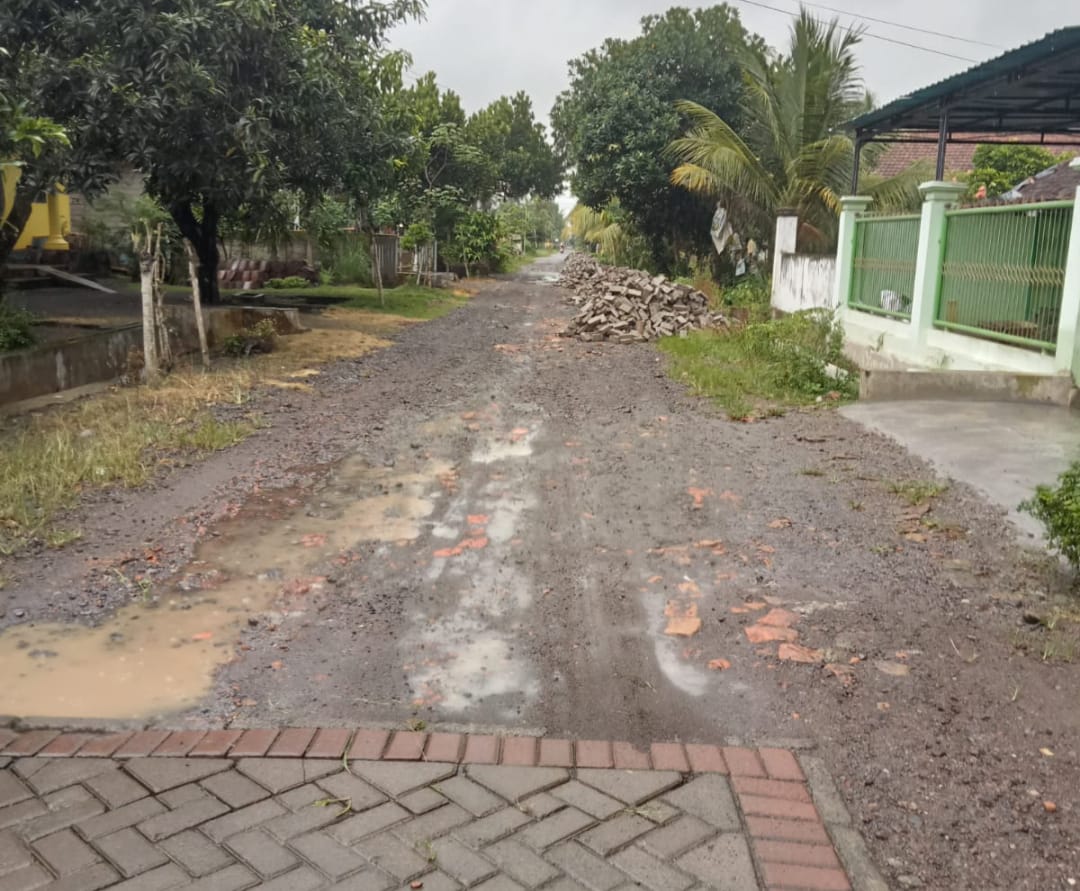 Paving-di-Dusun-Kedungrejo--Etan--RT-01-RW-05-Desa-Sambimulyo-Dimulai