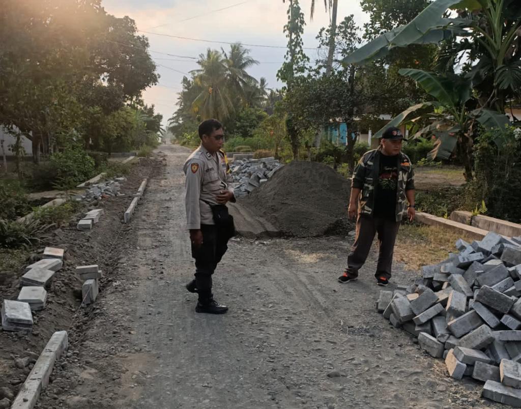 Pembangunan-Lanjutan-Paving-Jalan-Brak-Ketimur-Desa-Sambimulyo