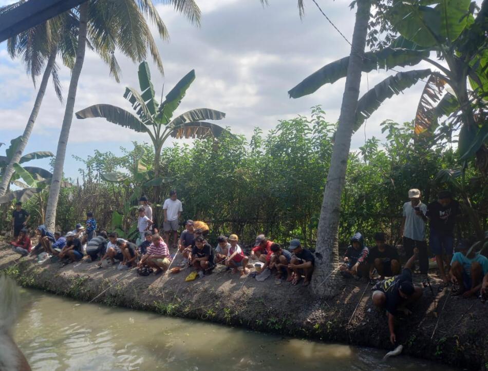 Pemuda-Arkipas-Rayakan-HUT-RI-Ke-79-dengan-Lomba-Mancing-Lele-Satu-Kwintal