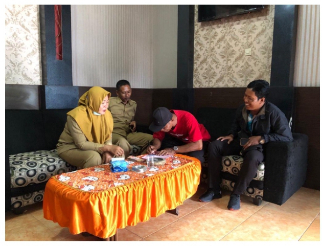 Pemdes-Sambimulyo-Serahkan-Dana-Pembinaan-Umat-Hindu-Tahun-2023