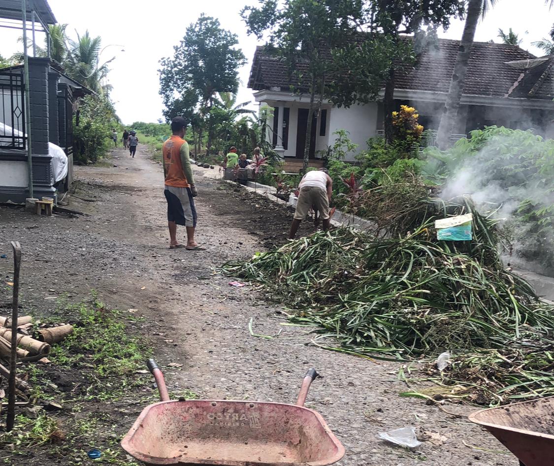Kerja-Bakti-Menjelang-Bulan-Ramadhan-di-Lingkungan-RT-07-RW-04-Dusun-Kedungrejo-Desa-Sambimulyo