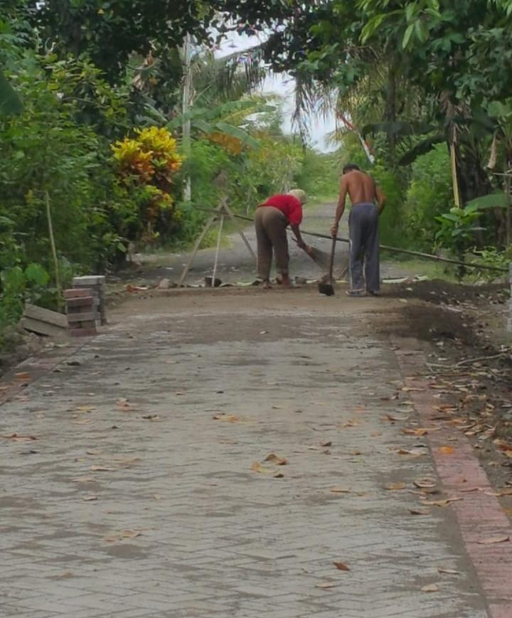 Pavingisasi-Kedungrejo-Lincip-Selesai,-Paving-Jalan-Saung-Di-Mulai
