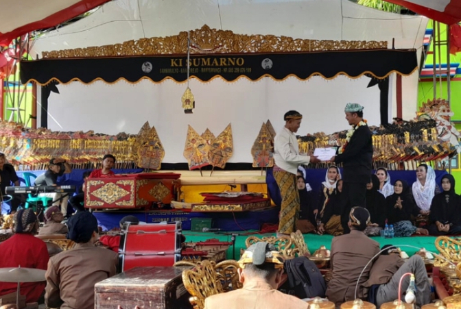 MTsN-2-Banyuwangi-Menggelar-acara--Spektakel-Wayang-Kulit--