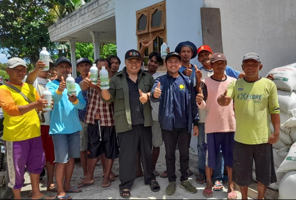 PEMBAGIAN-PUPUK-GRATIS-UNTUK-ANGGOTA-KELOMPOK-TANI-PARKIT-DESA-SAMBIMULYO