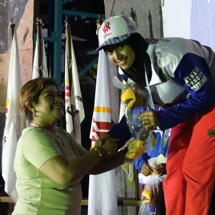 Taris-Gadis-Sambimulyo-Raih-Juara-1-Lomba-Panjat-Tebing-Di-Yogyakarta