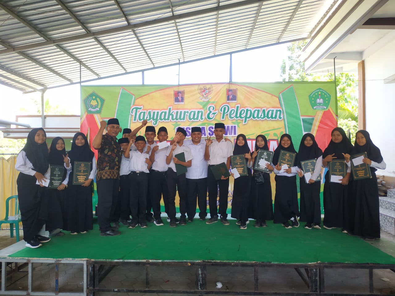 Kades-Sambimulyo-Hadiri-Tasyakuran-Dan-Pelepasan-Siswa---Siswi-Kelas-VI-MI-Thariqulhuda