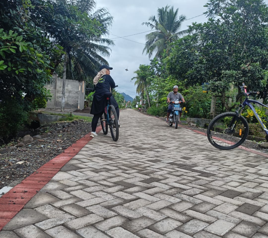 Proyek-Pavingisasi-Batas-Desa-Bangorejo-dan-Sambimulyo-Selesai