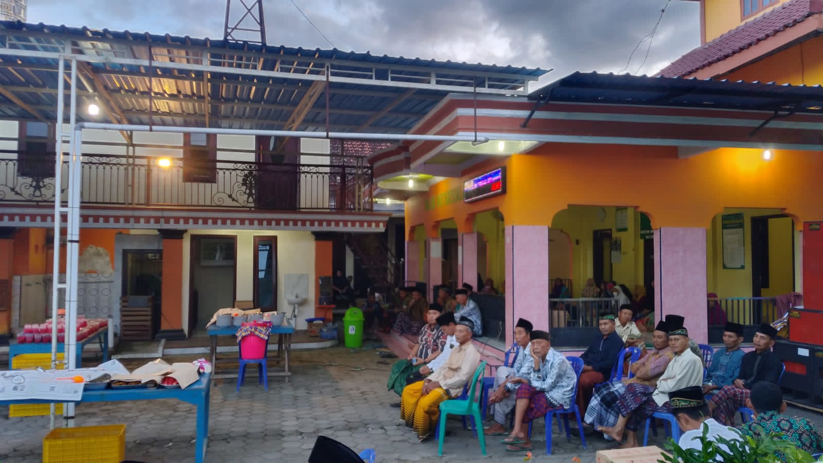 Buyar-Tarkhim-Adakan-Buka-Bersama-Dengan-Jamaah-Masjid-Miftahussalam