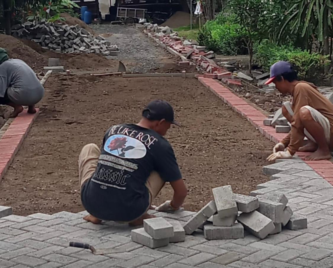 Pavingisasi-Jalan-Kedungrejo-Lincip-Dikerjakan,-Warga-Senang