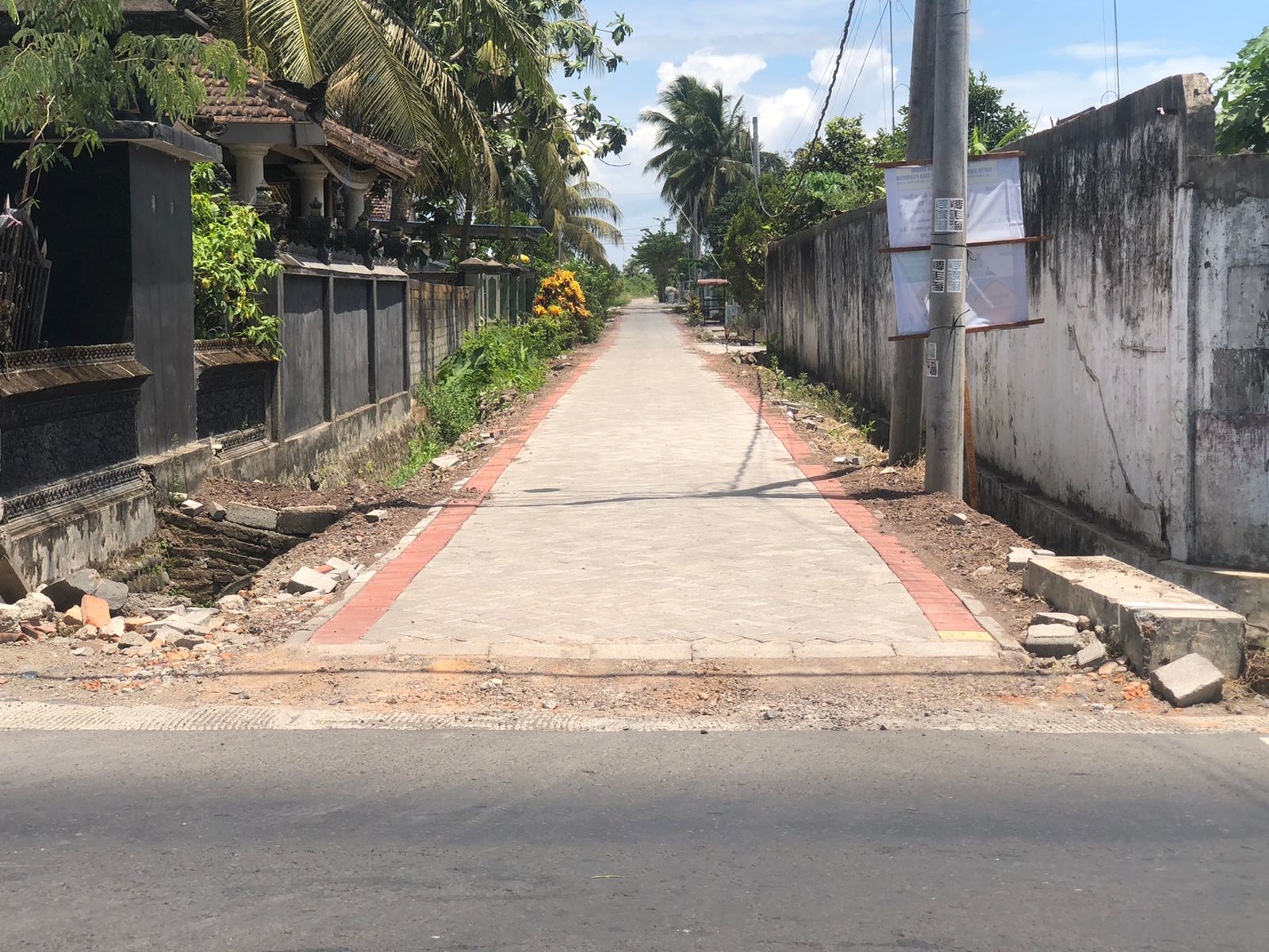 Pemasangan-Paving-Jalan-Pure-Kedungrejo-Ke-Timur-Selesai-Dengan-Baik