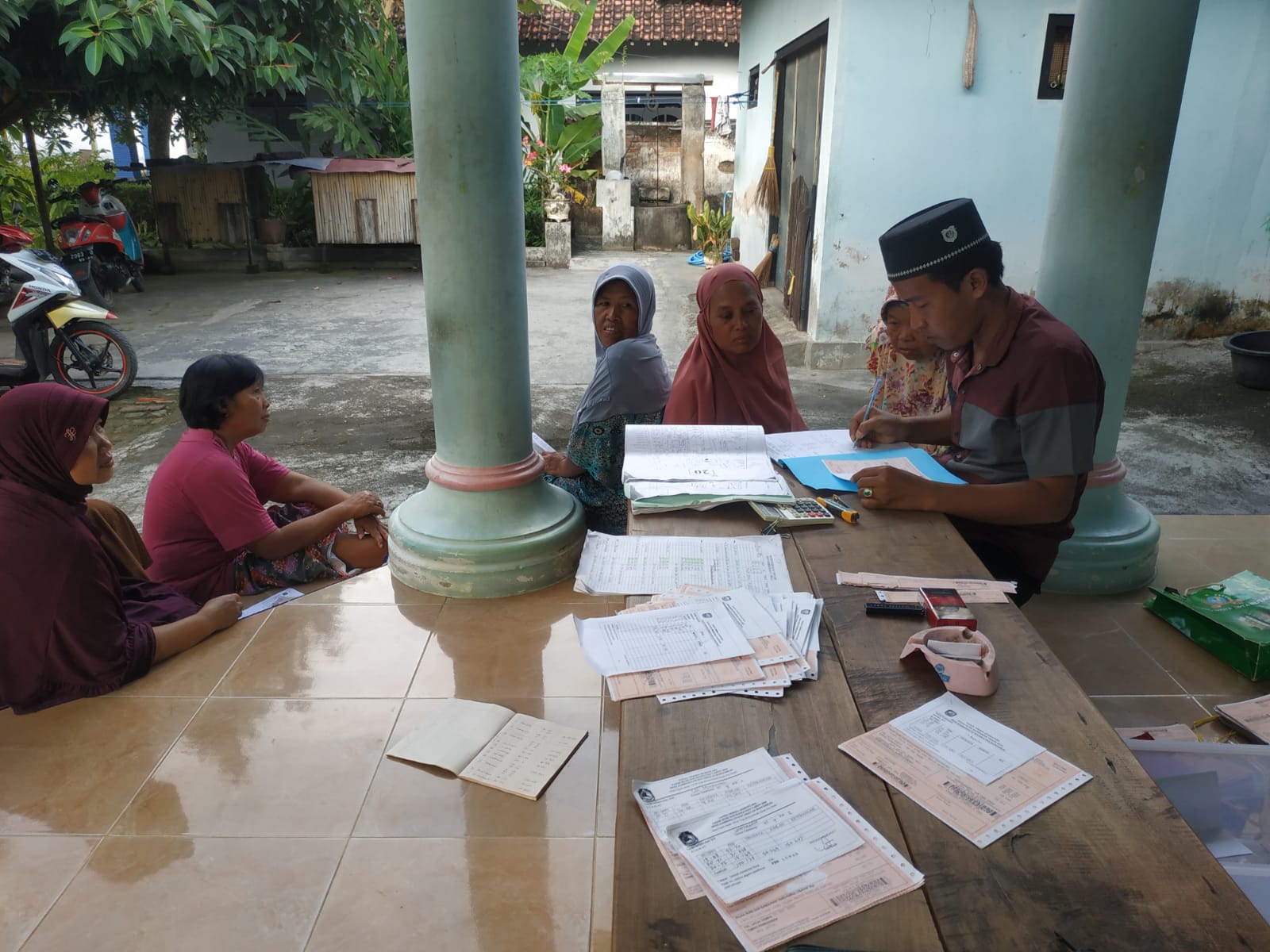 Wo-Lor-Bersama-Pak-RT-Gelar-Pembayaran-PBB-Meski-di-Tanggal-Merah