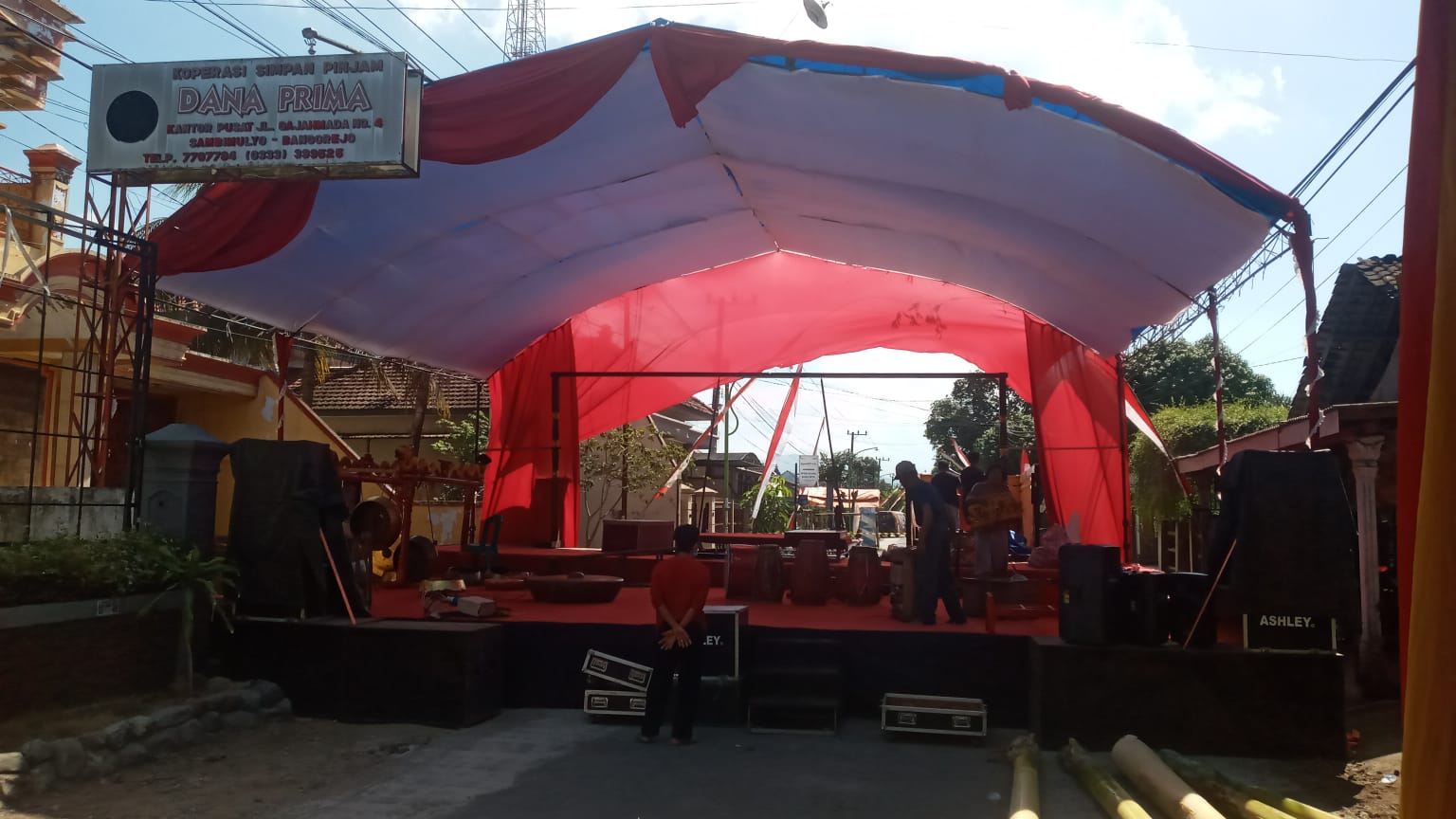 Persiapan-Pagelaran-Wayang-Kulit-dan-Kirab-Gunungan-Ruwatan-Desa-Sambimulyo