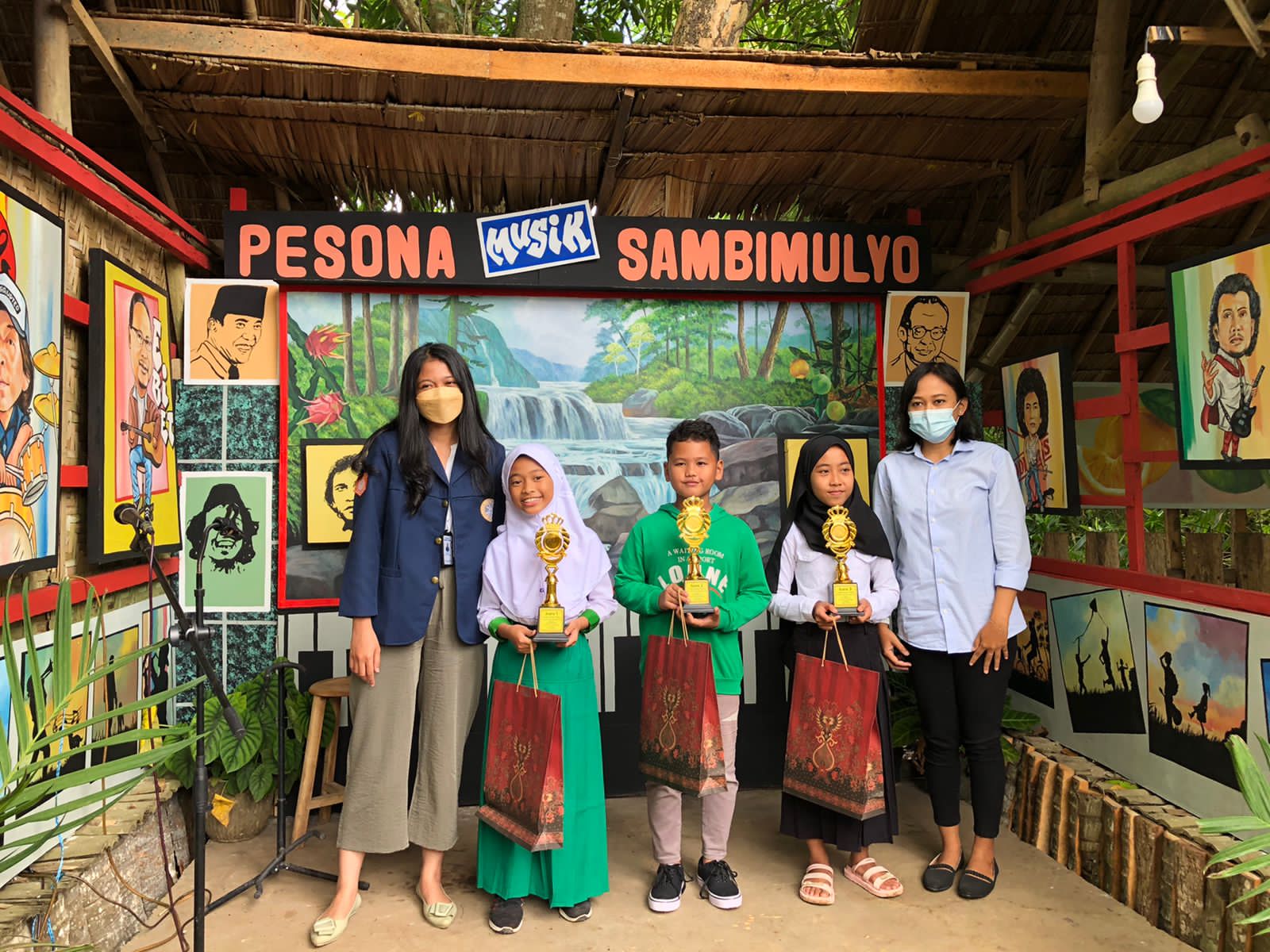 Mahasiswa-Unair-Adakan-Lomba-Story-Telling-Di-Saung-Ampera-Sambimulyo