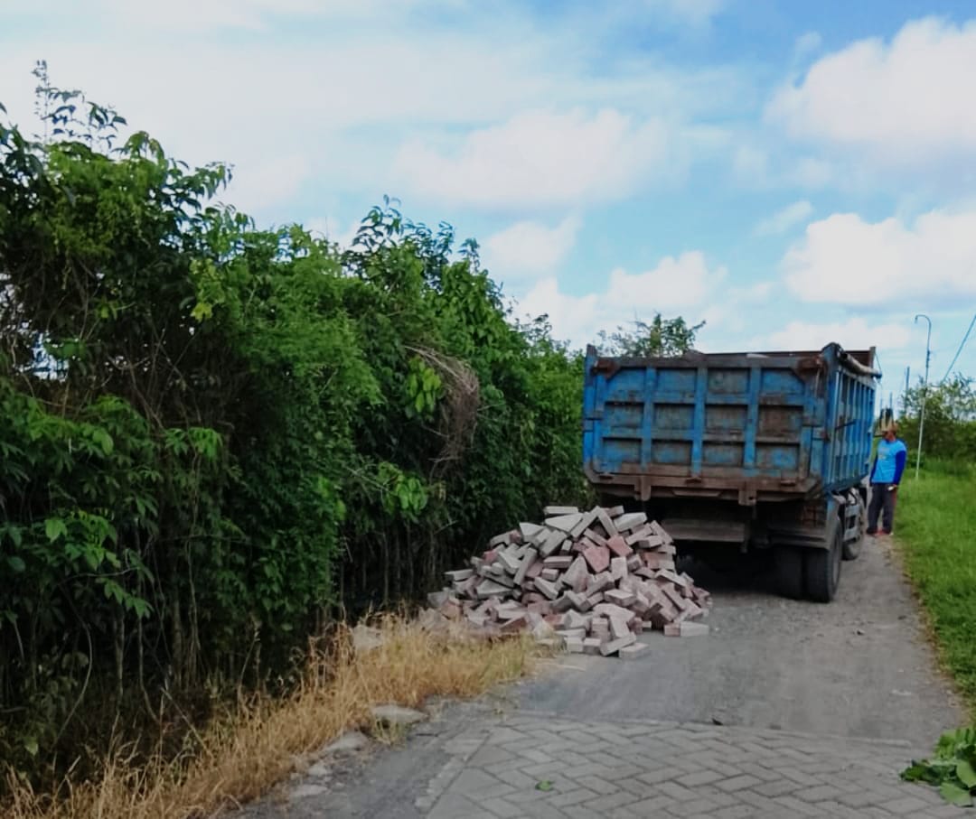 Lanjutan Pavingisasi Jalan Desa Sambimulyo Dusun Kedungrejo Lincip Ketimur Dimulai