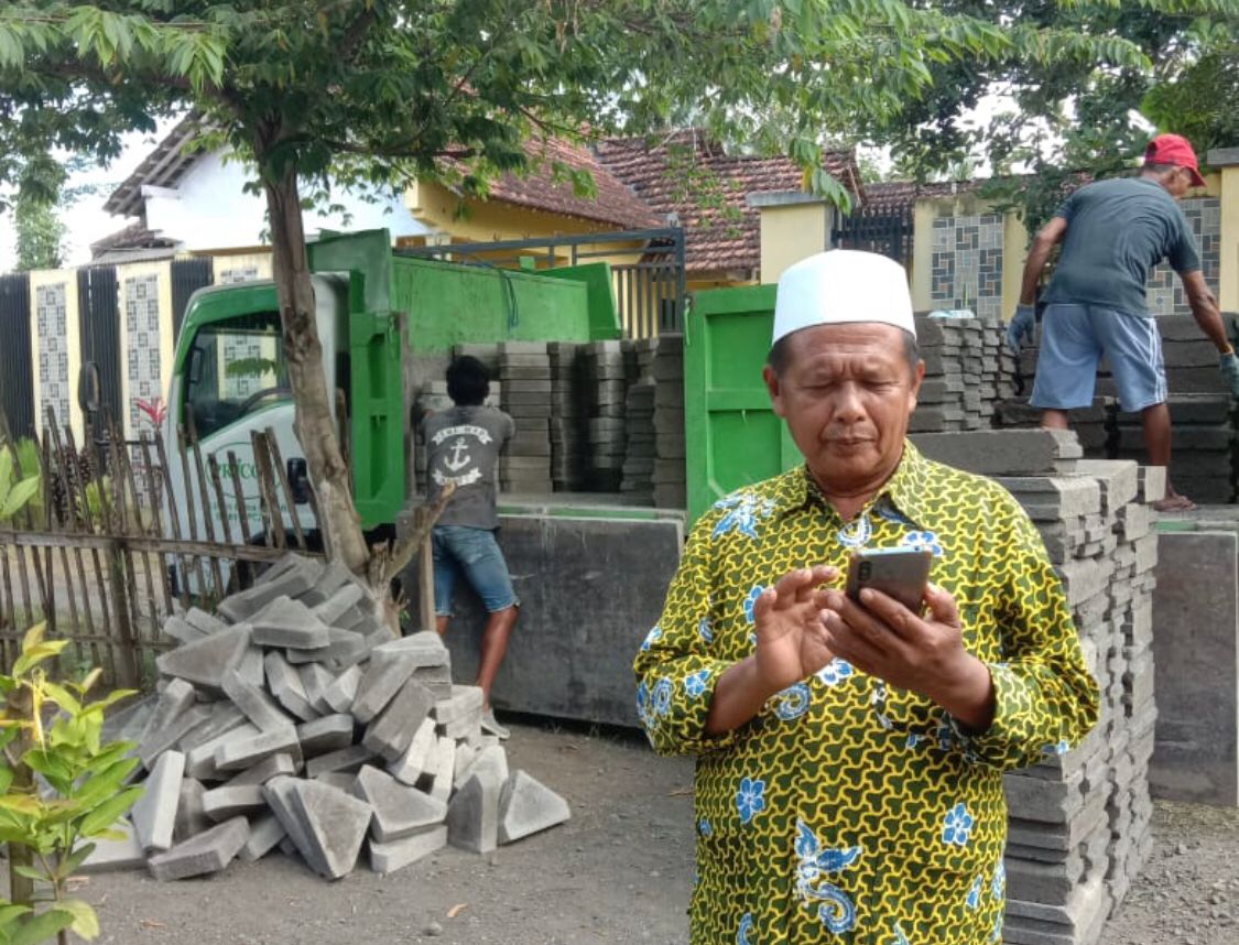 Lagi,-Droping-Paving-2-Titik-Jalan-Baha-dan-Jalan-Yanto