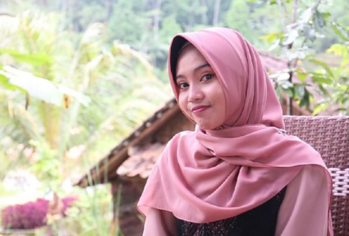 Siapa-Ustadzah-Mumpuni?-Ini-Dia-Profilnya