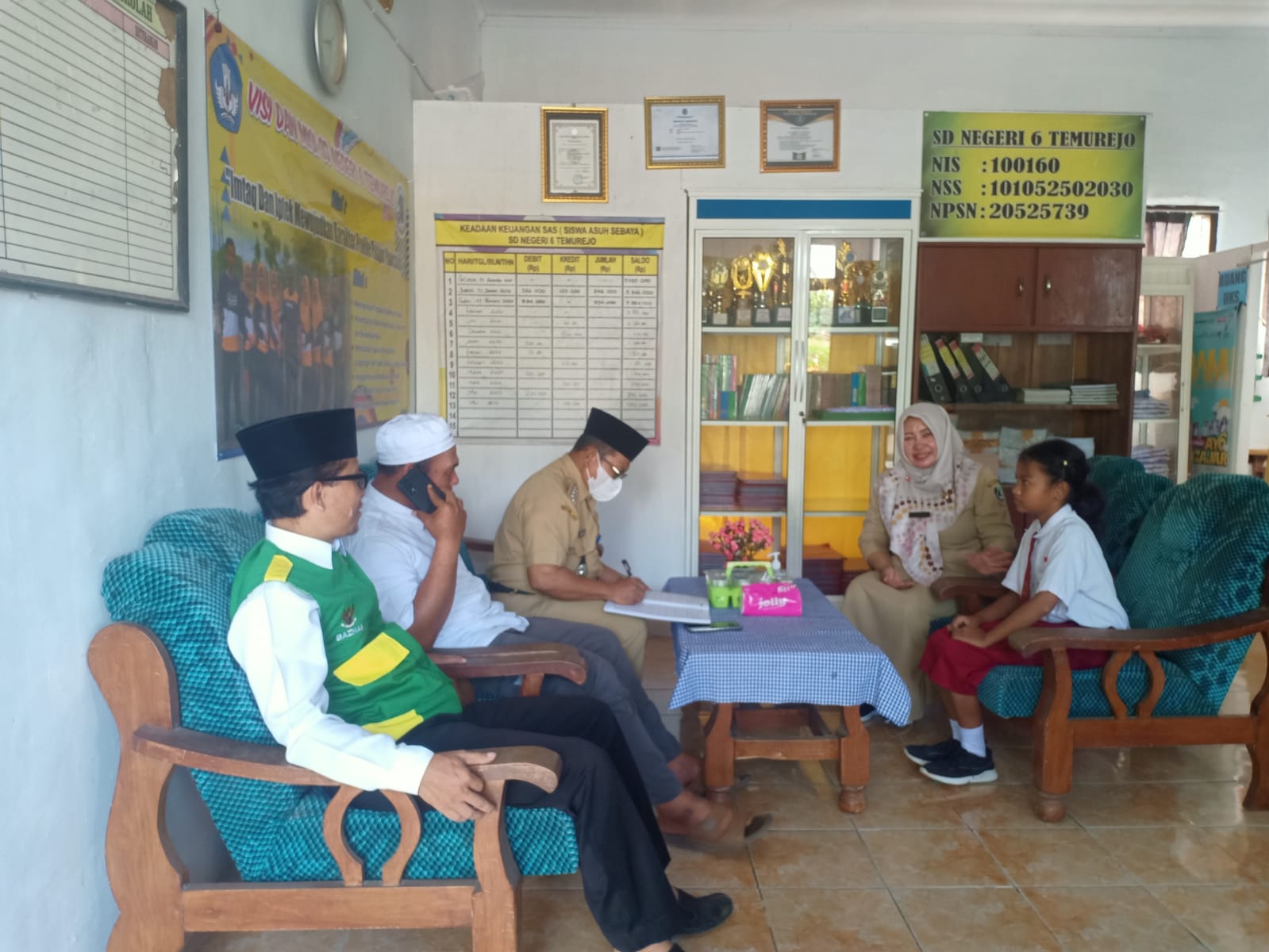 UPZ-Bangorejo-Serahkan-Bantuan-Kepada-Mustahik--SISWI-DAN-MAHASISWI--