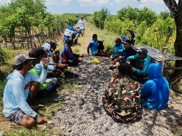 Rembuk-Tani-Dan-Gotong-Royong-Bersihkan-Parit-Aliran-Air-Sawah-Wilayah-Walet